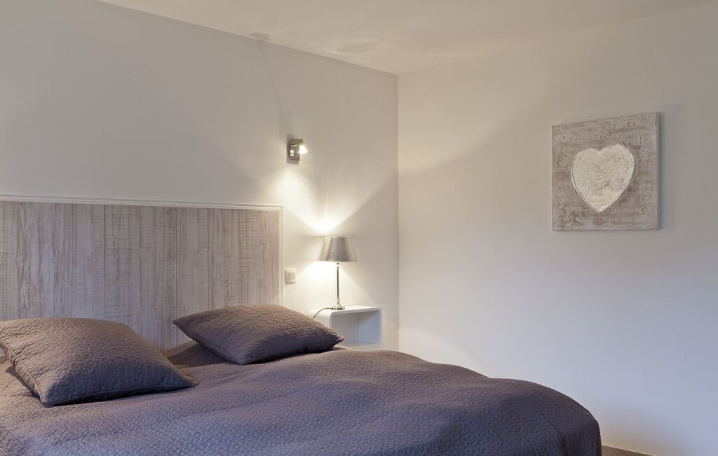 FS4-Luxury-villas-105136-02-Saint-Hubert-bedroom-1460097-1L