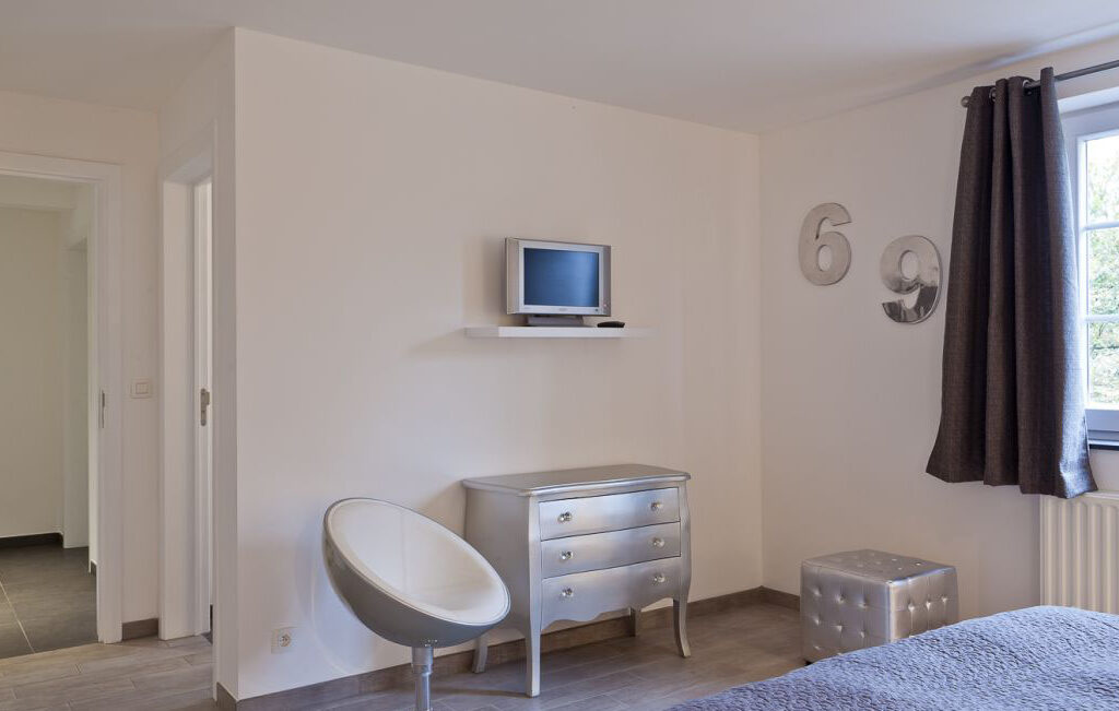 FS4-Luxury-villas-105136-02-Saint-Hubert-bedroom-1460109-1L